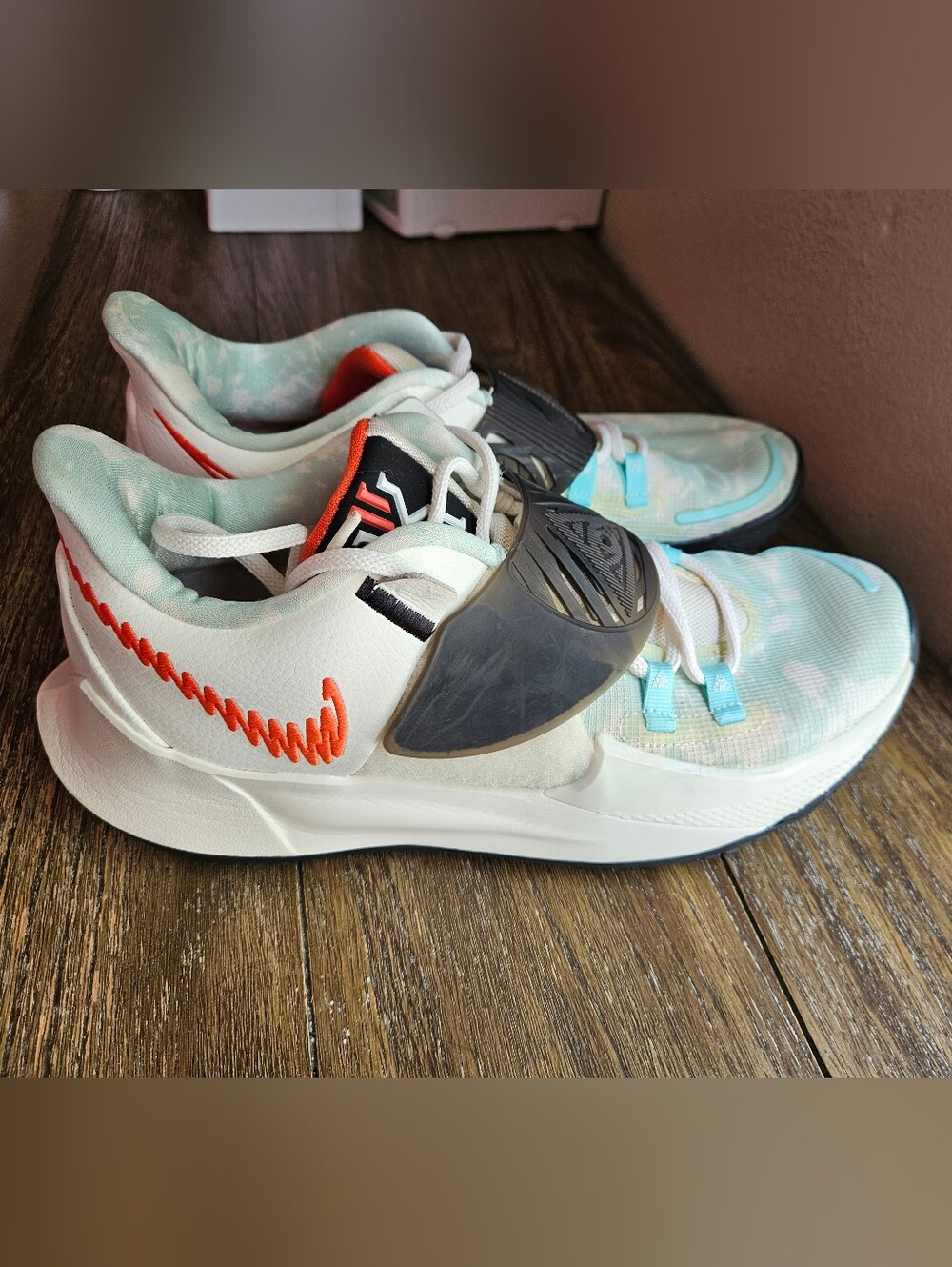 Nike Kyrie Low 3 Sail Team Orange CJ1286-101 NIB DS Size 9 Men's